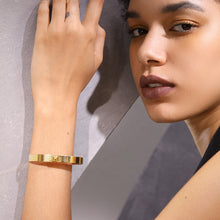 Load image into Gallery viewer, SINGLE STUD BANGLE - Katie Rae Collection