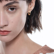 Load image into Gallery viewer, LUCY HUGGIES