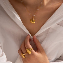 Load image into Gallery viewer, SHELL CHIC NECKLACE
