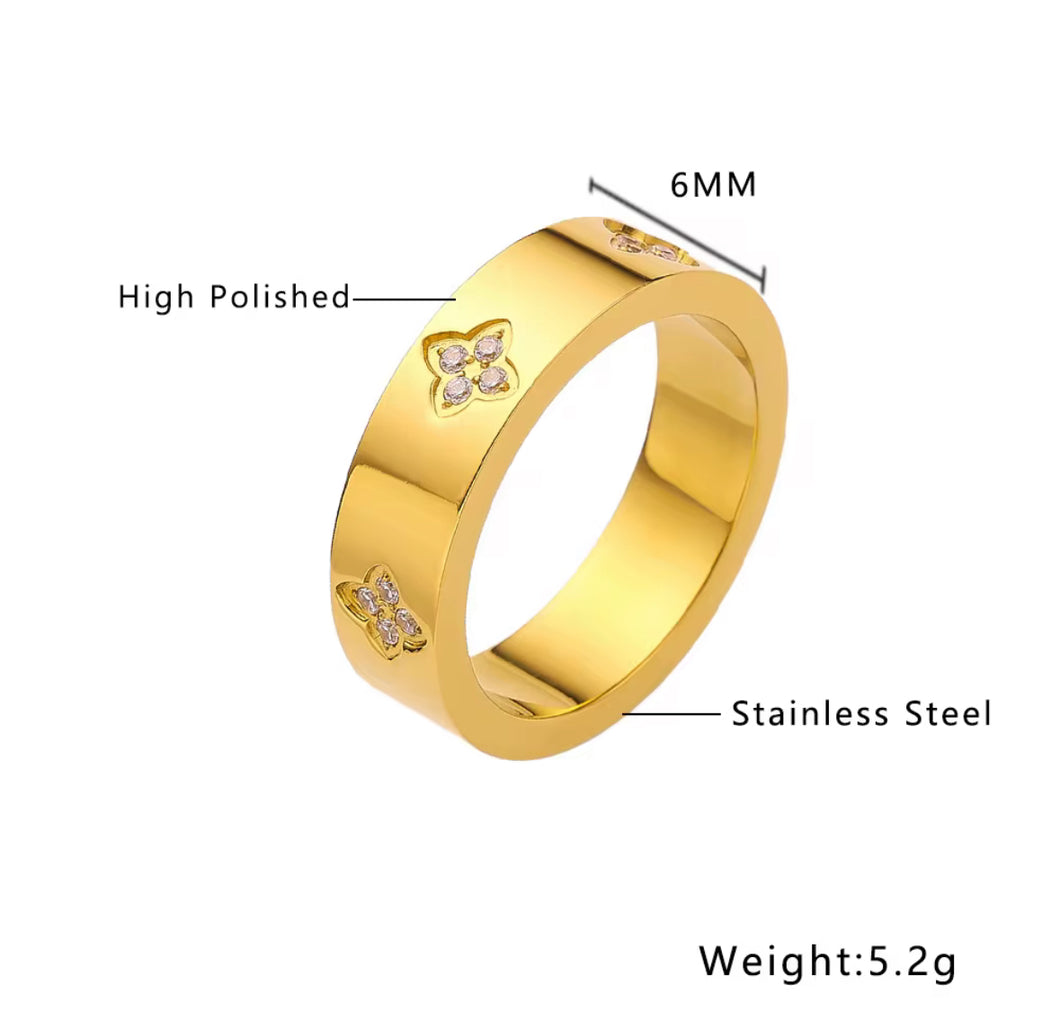 VIVIENNE RING