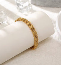 Load image into Gallery viewer, WEAVING IN AND OUT BRACELET
