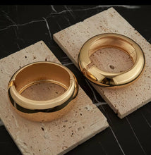 Load image into Gallery viewer, PRESTIGE BANGLE
