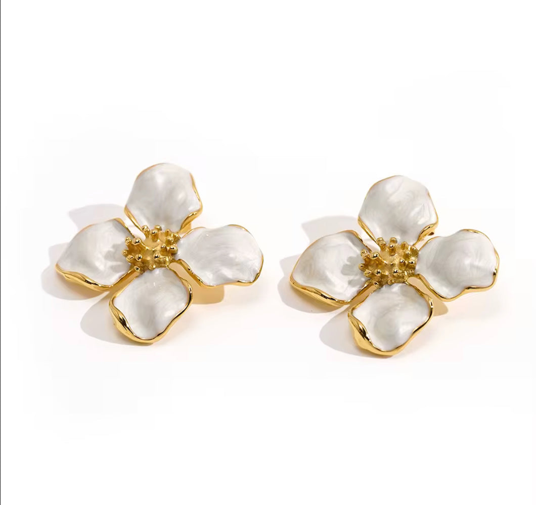 PETALS STUD