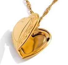 Load image into Gallery viewer, HEART LOCKET
