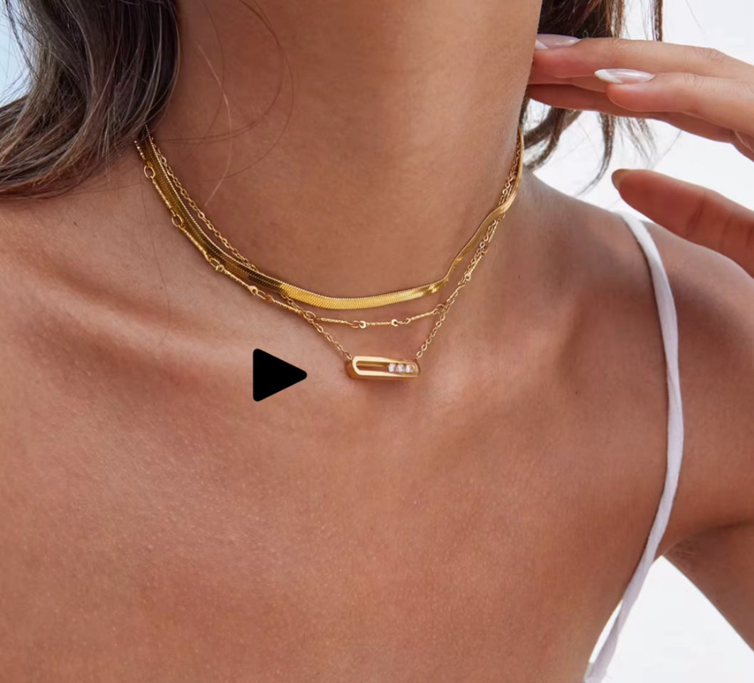 DIAMOND BAR NECKLACE