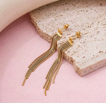 Load image into Gallery viewer, HEARTBREAKER EARRINGS

