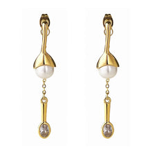 Load image into Gallery viewer, SELENA PEARL EARRING - Katie Rae Collection
